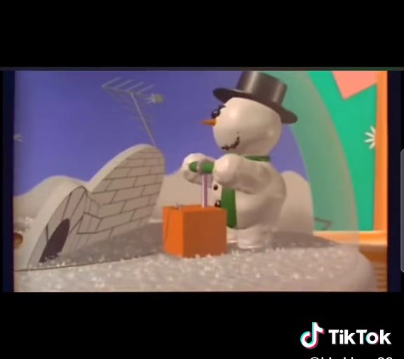 I Remember seeing this before watching Nemo #animated #short #pixar #snowman #shortfilm #snowmaninglobe #nemo
