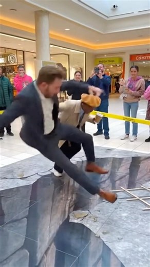 3D illusion makes them fall over #funny