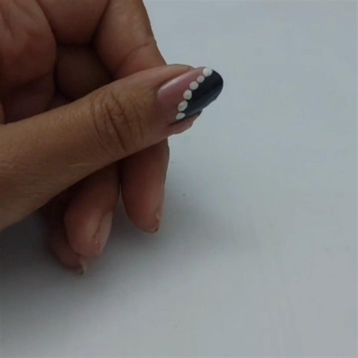 💅🏻 Dark pink, black & white dot nail art✨