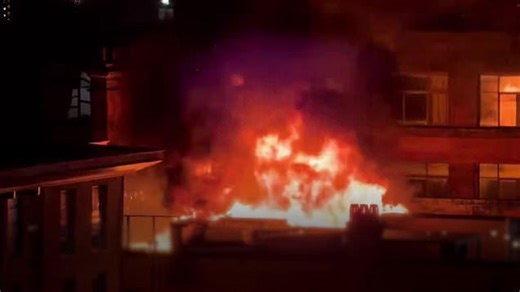 Firefighters tackle building fire in centre of Glasgow