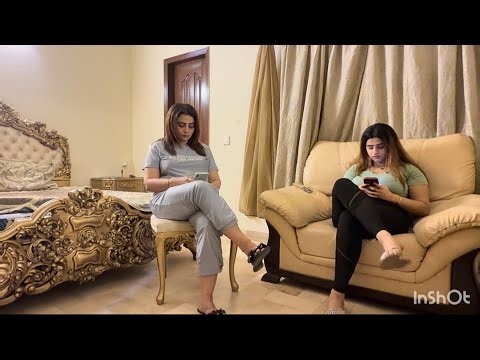 Sadaf shoe play while conversation~~