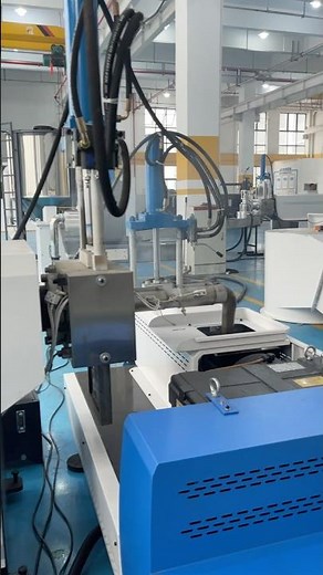 Screw feed plastic granulator, suitable for crushing hard and soft plastics. #plastic #recycling