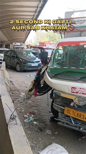 High-Impact Accident at Meera Bagh Flyover, Delhi | Caught on Camera