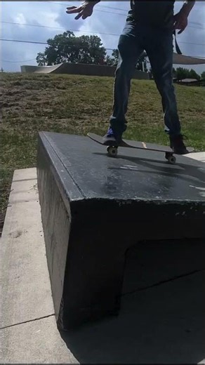 8 bearings, 7 ply’s, 4 wheels, a set of trucks and a summer breeze #skateboarding #skate