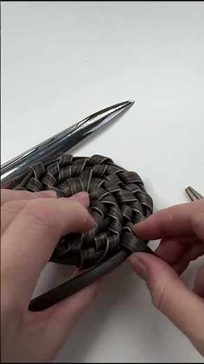 Rattan tray using the "Root Weaving" technique for beginners. #vine #masterclass
