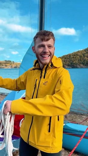 The Real Life Guys on Instagram: "Wir haben keine Ahnung vom Segeln, aber ein geschenktes Segelboot 😅⛵️💨"