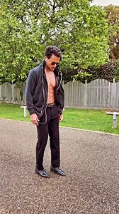 #Watch: Tiger Shroff shows off his smooth moves as he shakes a leg to his groovy track #Unbelievable #TigerShroff #tiger #tigershrofffans #tigershroffnews #TigerShroffLovers #tigershroffedits #dance #dancer Tiger Shroff Fan Club Tiger Shroff Fan Tiger Shroff Fan Club #bollywood #Heropanti2 | Delhi Times