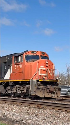 #CanadianNational SD75I 5779 and SD70M-2 8954 leads an eastbound manifest on the BNSF. 04.05.26