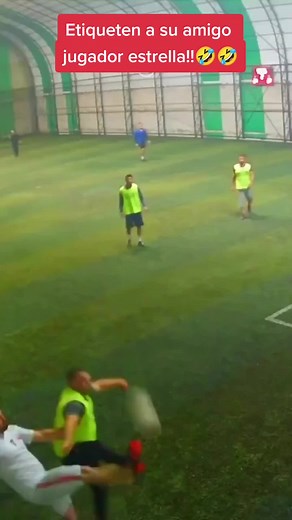 Funny Moments in Soccer 🤣: Hilarious Player Fails and Bloopers