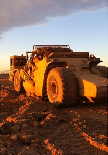 CAT 623G during golden hour! Throwback to a dam expansion T&W completed in 2024. 👌🏻👌🏻 #twearthmoving #earthmoving #earthmovers #catscraper #cat623 #623g #623gscraper #scraper