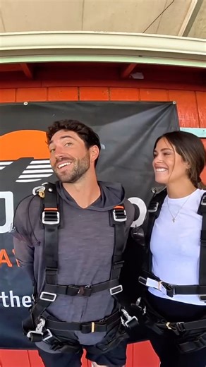GoJump Hawaii on Instagram: "Skydiving over Hawaii? Now that’s a date to remember! ✨🌺 @joeygraziadei & @kelseyanderson joined us for the ultimate Hawaii experience- soaring over Oahu’s tropical landscapes and endless ocean views. Something tells us this won’t be their last jump— Should they go for Las Vegas or Oceanside next? ✈️ #FeelTheBreeze #gojumphawaii #skydiving #skydive #joeygraziadei #kelseyanderson #thebachelor #hawaiitrip #hawaii #honolulu #oahu"
