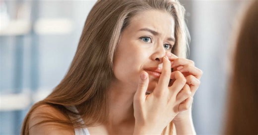 Voici la routine d'une dermatologue pour venir à bout des filaments sébacés sur le nez