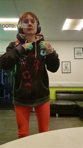 Gym time! It's so cold 🥶#gymfit #ootdgym #consistency #enby #layers