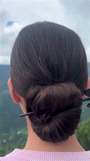 Step-by-step French twist tutorial! | Hairstyle How-To: French Twist |Parcelona French Belle U-Pin