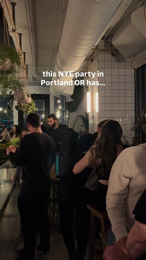 Tope at The Hoxton on Instagram: "A hotel-wide New Years Eve party with @jupiterwilliams providing the tunes on the rooftop, live music by Aléa Lorén & Co. in the lobby bar and @chrishardin_thereal on the sax in the speakeasy. Think food passed all night long, a champagne toast at midnight, and a surprise bar in The Apartment with @meatstufff 👀 Best New Years Eve parties in Portland oregon, best rooftop bars in Portland, best speakeasy in downtown pdx, events in Portland Oregon #pdx #pdxnow #pd