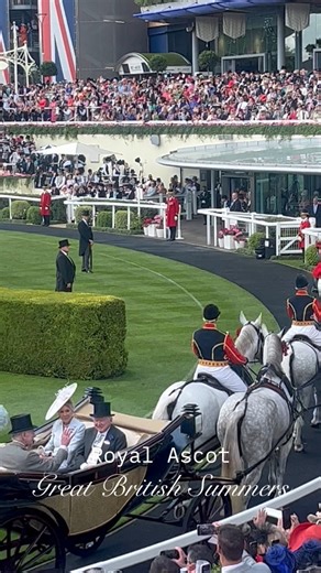 Royal Ascot moments from 2024, celebrating the Best of British Summers! I’m wearing another fabulous hat designed by Matthew Eluwande Founded by Queen Anne in 1711, the meeting is recognised as one of Europe’s most famous race meetings and remains a highlight of the British social season. It has been supported to date by twelve successive monarchs. From courtly rules to couture flair, the tradition of top hats for gentlemen and formal hats for ladies in the Royal Enclosure remains firmly in plac