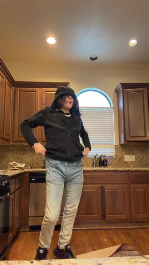 wakeup say prayer get to this money #moneydance | dancers counting money