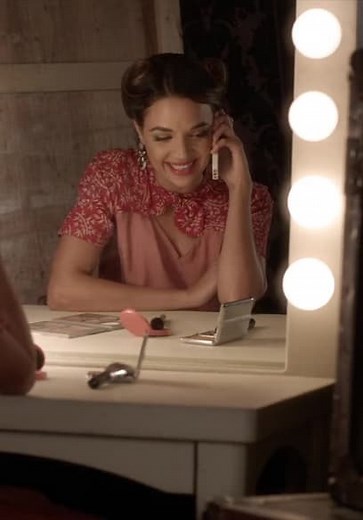 Famous in Love S01:E01 - Pilot