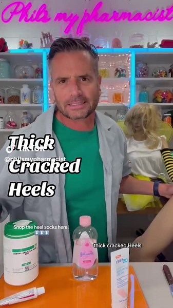 New and improved cracked heels recipe! Heres all you need to do - Mix together 1 tablespoon of salicylic acid and a little bit of mineral oil. Then add in 1 tube of hydrocortisone mix together. Finally add in 30 grams of Urea 20%. Put the mixture on at night and wear socks over feet. In the morning wash it off. I love the heel socks to make this hack even more effective! #crackedheels #dryheels #dryfeet #flipflopseason #flipflops #sandals #skincare #thickcrackedheels #heelsocks