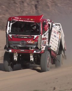🚚 Yesterday was not the best day for #508 Teruhito Sugawara’s truck... 🙄 But it didn't stop the legendary team! #Dakar2021 | Dakar Rally