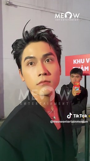 Chỉ cần hướng về nhau sẽ tìm được nhau: Cặp đôi Tam Triều Dâng và Võ Điền Gia Huy dù không đi chung nhưng vẫn thấy nhau tại buổi ra mắt phim Đại Tiệc Trăng Máu 8 #MeowEntertainment #Tiktokgiaitri #Meownetwork #DaiTiecTrangMau8