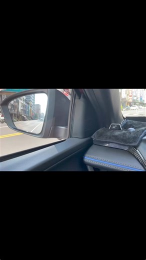 🚗TOYOTA #YARIS CROSS安裝 ❇️BSM車側盲點偵測輔助系統 全新3合1盲點偵測系統 BSD車側盲點/LCA車道變換警示/RCTA後方車側警示 產品介紹： 👉後方來車指示燈於LED上亮燈警示 👉打方向燈時，左/右方有來車接近GLED 亮燈警示！ 👉有打方向燈時，左/右方有來車接近 LED 亮燈警示＋蜂鳴器警示！ 👉打倒車時，左/右方有來車接近 LED亮燈警示 ＋蜂嗚器警示 ⭐️BSM採獨立系統，不與車上系統連結。24ghz微波雷達訊號可以穿透塑膠保桿，因此不用破壞體。 •24GHz毫米波雷達 •體積小/精準度高/低漏報 •探測距離：1-8米（汽車）、1-5米（行人） •NCC認證、IP67 防水測試認證 NCCe5 : CCAH18LP3530T2 #COLLEX安卓機 #飛鳥安卓機 #JHY安卓機 #SMART-R #Meimai美邁 #Toyota原廠GARMIN #360環景系統 #無線CarPlay #安卓盒 #無線車門警示燈 #南極星測速器 #征服者測速器 #掃描者測試器 #快譯通行車記錄器 #mio行車記錄器 #HP惠普行車記錄器 歡迎詢問🙋‍♂
