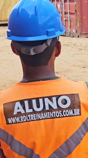O medo não é real. Empilhadeira Terex Reach Stacker. Siga @danielmaquinaspesadas #maquinaspesadas #manaus #terex #reachstacker #empilhadeiradegrandeporte | Daniel Máquinas Pesadas