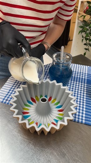 Funfetti Jello Cake! Cake that’s pure party vibes 🍭🌈 | Chefclub Network