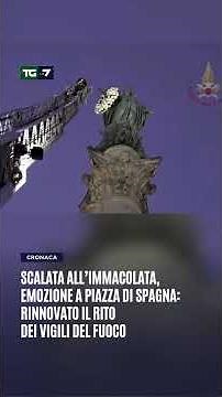Scalata all’Immacolata, emozione a Piazza di Spagna: rinnovato il rito dei Vigili del Fuoco