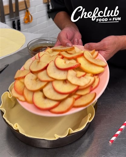 Inflatable turkey apple pie for Thanksgiving 🎈🦃 | Chefclub Network