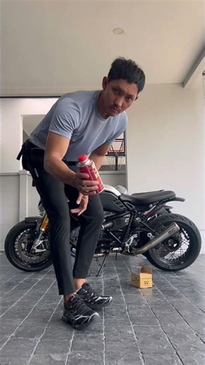 Fixing the exhaust smoke #DreamTrackAI This BMW R9T uses 95 octane gasoline, and gasoline is expe...