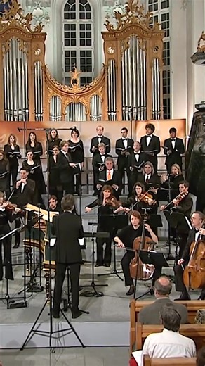 BWV 96 «Herr Christ, der einge Gottessohn» komponierte Johann Sebastian Bach zum 18. Sonntag nach Trinitatis. Hier hörst und siehst du einen Ausschnitt des ersten Chors. 👉 in voller Länge auf bachipedia.org @bachstiftung 👉 streaming in full on bachipedia.org @bachstiftung #bachkantate #cantata #johannsebastianbach #bachinleipzig #Bachstiftung | J. S. Bach-Stiftung