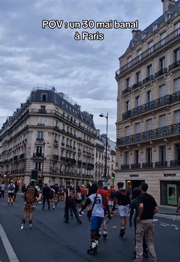 Tu fais quoi le 30 mai ? 🌞 Découvre Paris comme tu ne l’as jamais vu : 17km de balade en roller, skate ou vélo. 🛼 Au programme : dégustation de nos boissons protéinées, DJ, show, et cadeaux pour tout le monde. 🧋 Rdv place Félix Éboué à 14h le samedi 30 mai. #roller #paris #event #protein #coffee @Pari Roller & Mobilités