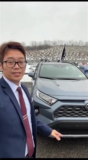 🔥 2019 Toyota RAV4 Limited 顶配｜AWD 四驱｜无事故 🔥 📍 看车地点：Markham 💰 贷款价：$29,888 💰 全款价：$30,888 丰田 RAV4 口碑神车，Limited 顶配版本，配置齐全、空间大、保值率高，日常通勤 / 家庭用车 / 冬天四驱都非常合适。 车辆信息： 年份：2019 里程：110,369 KM 配置：Limited 顶配 驱动：AWD 四驱 车况：No Accident｜无事故 核心配置亮点： ✅ 真皮座椅 ✅ 前排座椅加热 ✅ 天窗 ✅ 电动尾门 ✅ 倒车影像 ✅ 盲点监测 ✅ 自适应巡航 ✅ 车道保持辅助 ✅ 双区自动空调 ✅ 冬天四驱更安全 ✔️ 省油耐用 ✔️ 保值率高 ✔️ 家庭首选 SUV 📞 电话 / WhatsApp：647-400-5188 💬 微信：foryolife 欢迎私信或来电咨询，支持贷款，手续正规 好车不等人，先到先得. #加拿大 #二手车推荐 #多伦多买车 #多伦多二手车 #多伦多生活