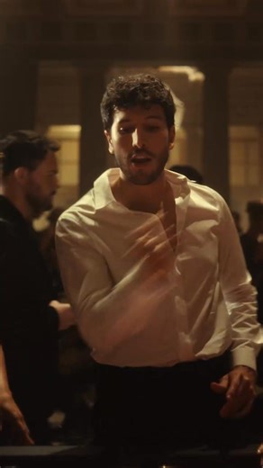 A spicy and incredibly addictive fragrance for the man who likes to make an impression | Azzaro