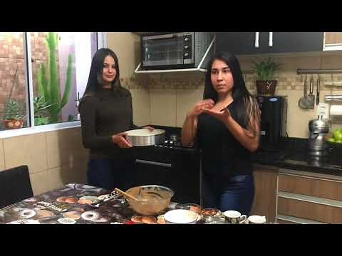 Bolo de chocolate em Libras