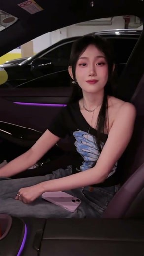 Insecure Love: Possessive Girlfriend Behavior Explained