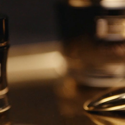 2.2K views · 34 reactions | Conquista el paso del tiempo con la Absolue L'Extrait y nutre tu rostro con los extractos de rosas, que trabajan en armonía para restaurar y revitalizar tu piel. ✨  #Lancôme #Absolue | Lancôme | Facebook