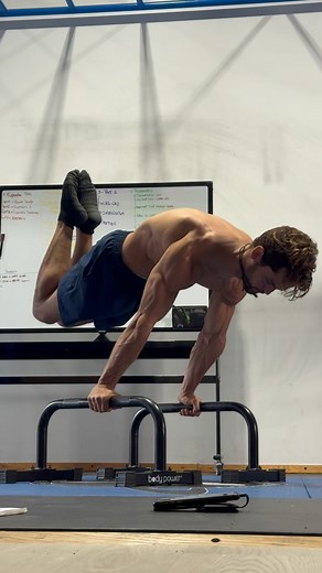 Gabriele Saturno | Comment “PLANCHE” o “La PLANCHA” to get a Free 15min workout—for all levels 👽 Ga-bot will send it. I was going to keep this post... | Instagram