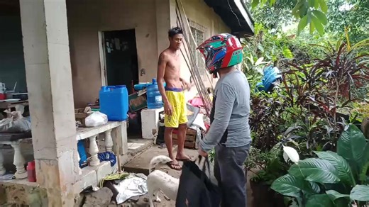 Sa Tarog Alaguisoc Jordan Guimaras Sa balay ni Eliza Escamillan isa ka Senior Citizen. #paarakfoodpack #paarakseverngaulikidsaseniorcitizens | Paarak Western Visayas