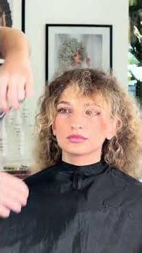 Lookers, today it's a haircut and color for curly hair! What do you think, is a cool or warm colo...