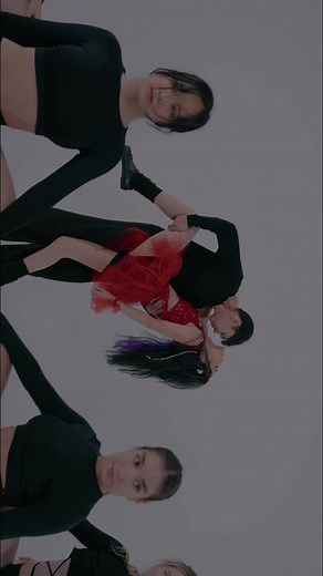 You&Me - Jennie Dance Performance by Luna🌑🎀 Мой первый масштабный танцевальный кавер! Это было моей мечтой выступить и снять кавер на эту песню,так как мой биас - Дженни💕 Хочу поблагодарить каждого за поддержку в этом проекте,было много стресса и ушло очень много средств,но я смогла закончить его,безумно рада🙌🏻💕 Хочу вывозить танцевальные каверы на новый уровень! Танцы всегда были важной частью в моей жизни,надеюсь мои проекты будут всё лучше и лучше с каждым разом✨ А от вас я жду поддержк