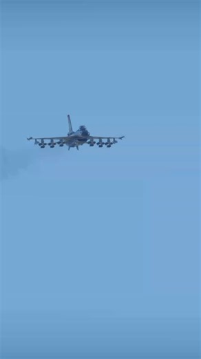 Pilot United Community ✈️ on Instagram: "#Reposted from @turon009 —— Fighter Jet Releases Massive Swarm of Mini Drones Mid-Flight!"