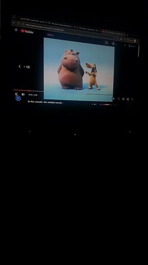 HIPPO AND DOG PLAYS THE LION SLEEPS TONIGHT