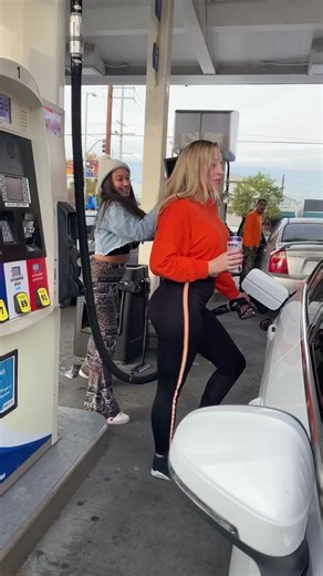 I can’t believe @chasiry_ did this 😡 #jessiesims #chasiry #pranks #prankwars