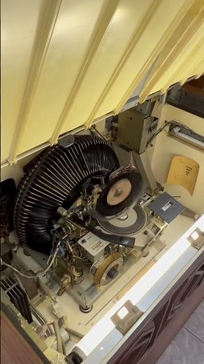 Jukebox plays vinyl. #cool #shorts #fun