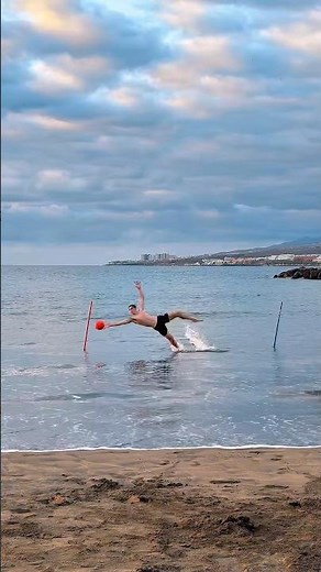 Baller League goalkeeper Max Pitman on absolute fire between the sticks in the sea! 🔥🌊🧤