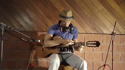 Juzzie Smith - Gentle Ways - Live with Wazinator Stompbox