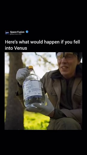 🌫️ A Minute on Venus — A Journey You’d Never Survive 🌌🔥 . In this awe-inspiring explanation, Prof. Brian Cox dives deep into what would happen if you spent just 60 seconds in Venus’ atmosphere. With temperatures hotter than Mercury, acidic clouds, and crushing pressure, Venus is not just mysterious — it’s beautifully deadly. 🪐🌫️ Floating through this hellish paradise might look surreal… but it’s a place where machines melt and humans wouldn’t last a heartbeat. A true cosmic paradox — stunni