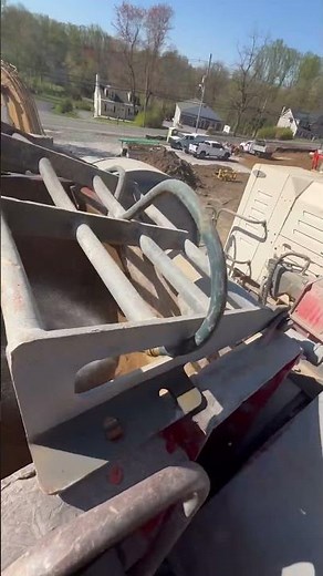How a jaw crusher works.
